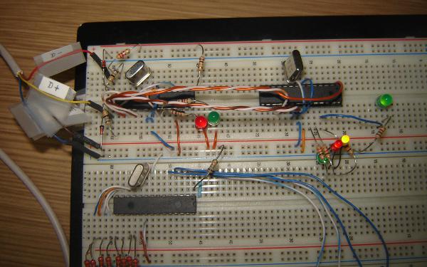 USBasp on a breadboard, together with the bliking LEDs circuit.